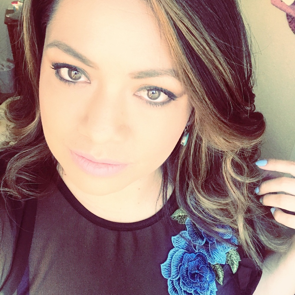 Meet your Posher, Alma